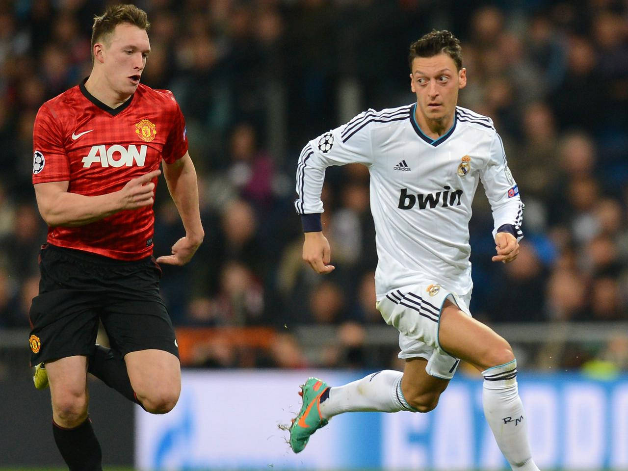 Phil Jones Running Next Real Madrid Wallpaper