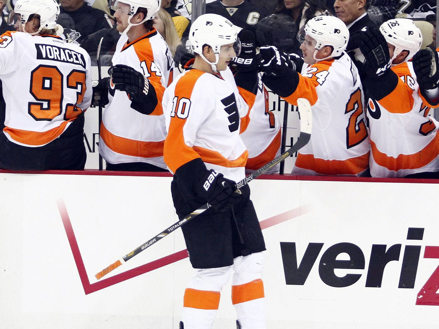 Philadelphia Flyers Brayden Schenn 10 Nhl Game 2015 Wallpaper