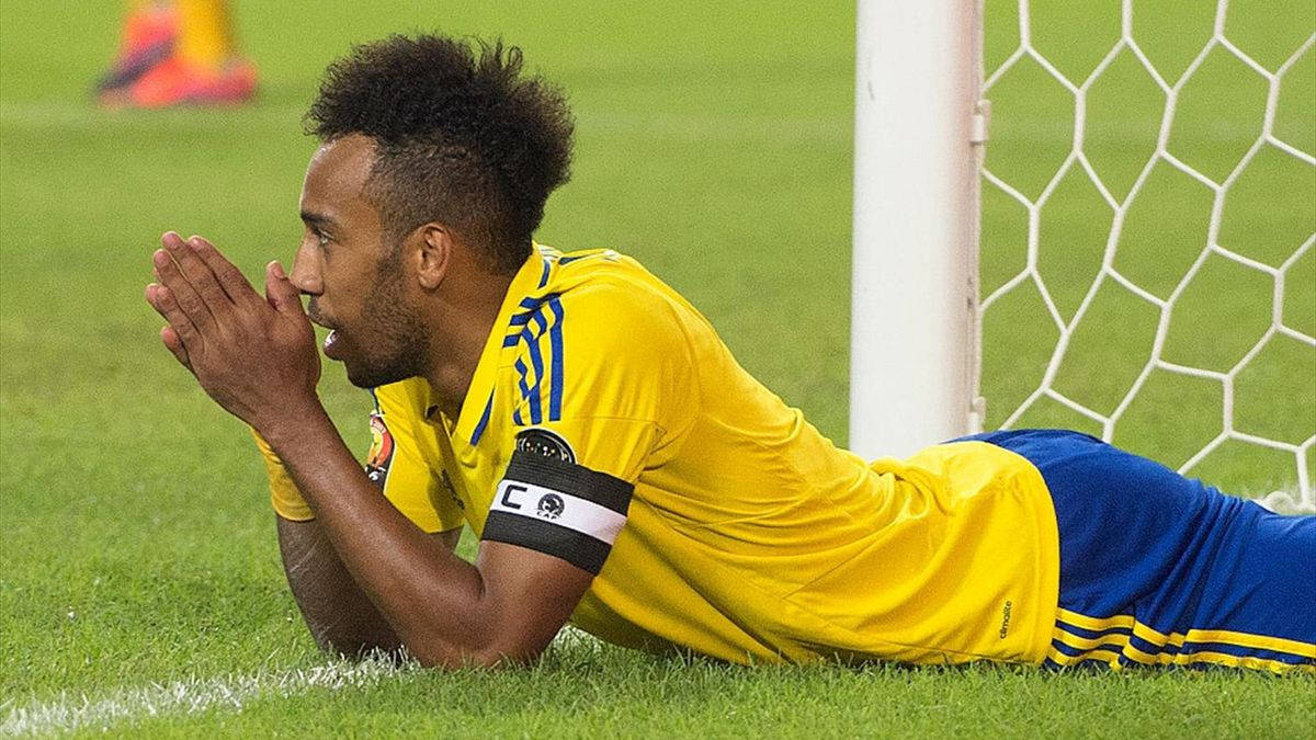 Pierre-emerick Aubameyang Lying On Field Wallpaper