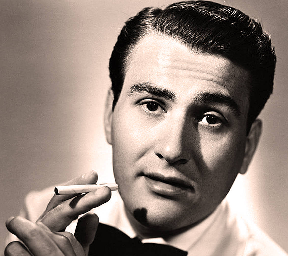 Pioneering Jazz Legened Artie Shaw Captured In A Vintage Moment Wallpaper