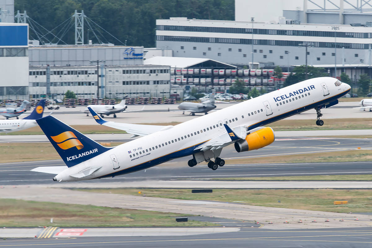 Plane Of Icelandair Aviation Wallpaper