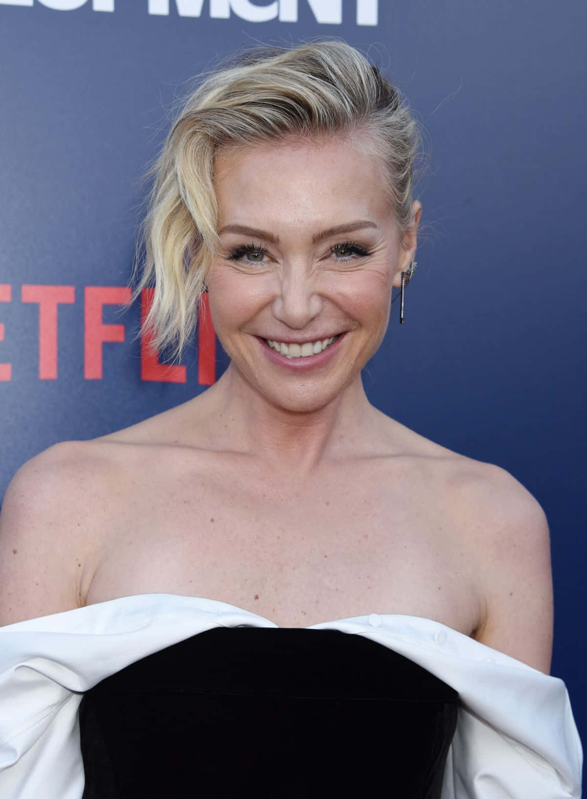 Portia De Rossi Smilingat Event Wallpaper