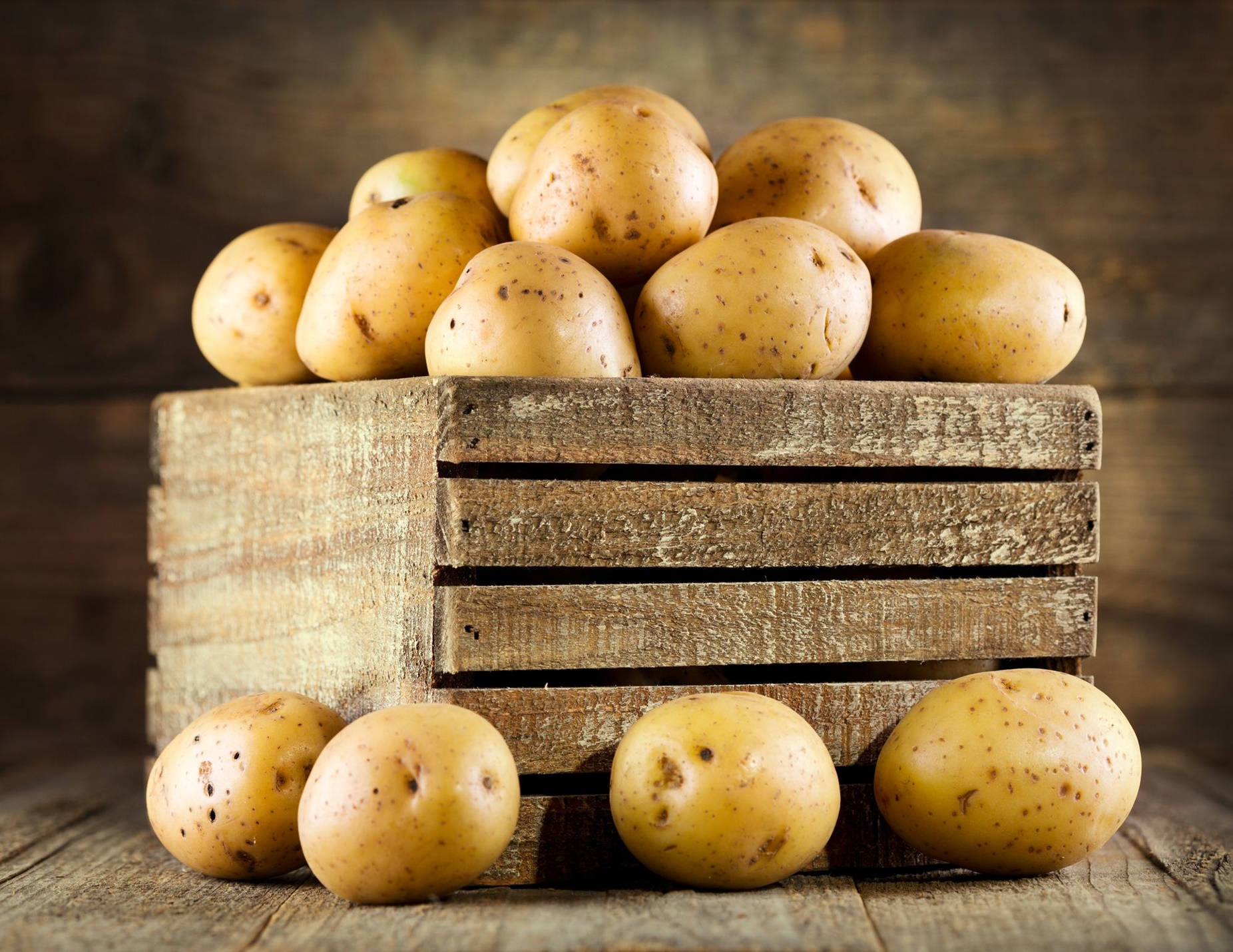 Potatoes On Wooden Crate Pallet Wallpaper