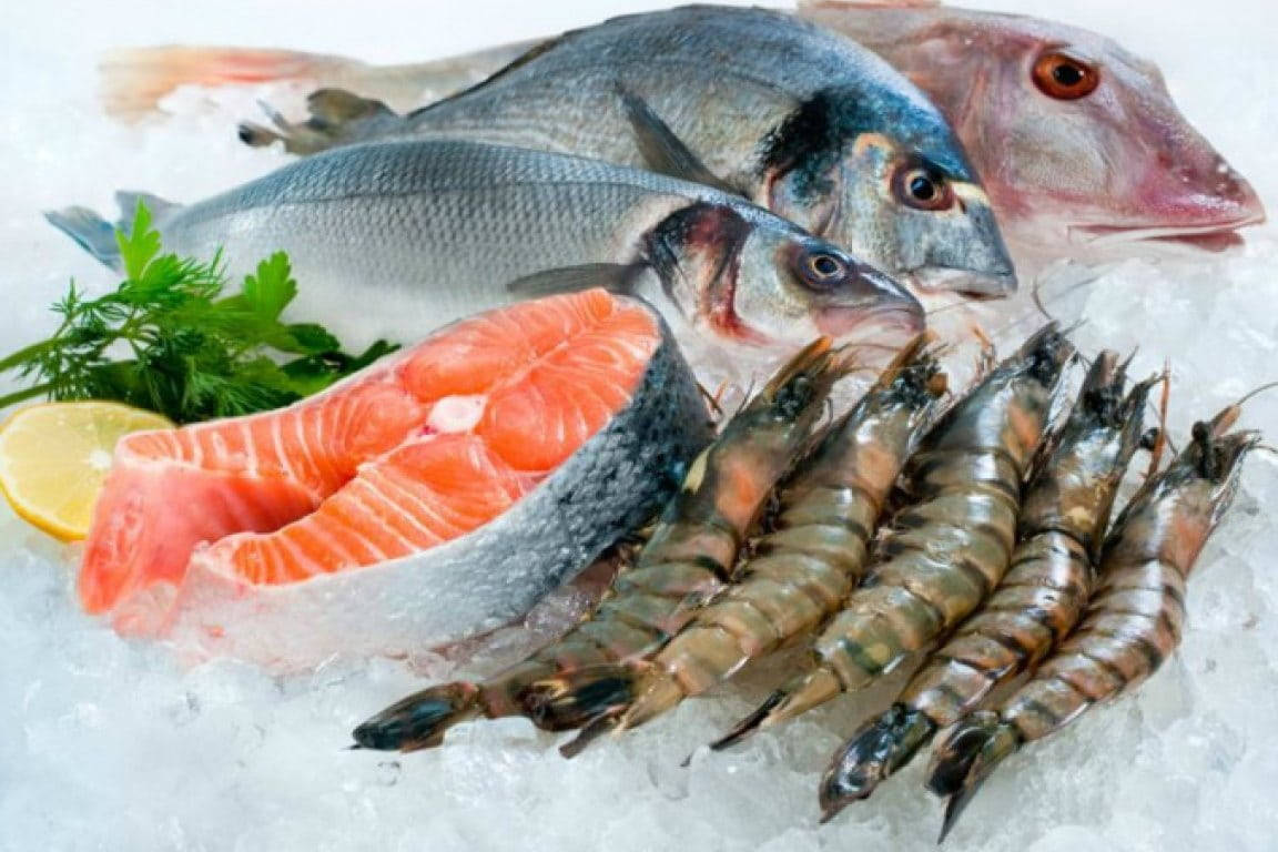 Prawns And Fresh Sea Bream Fishes Wallpaper