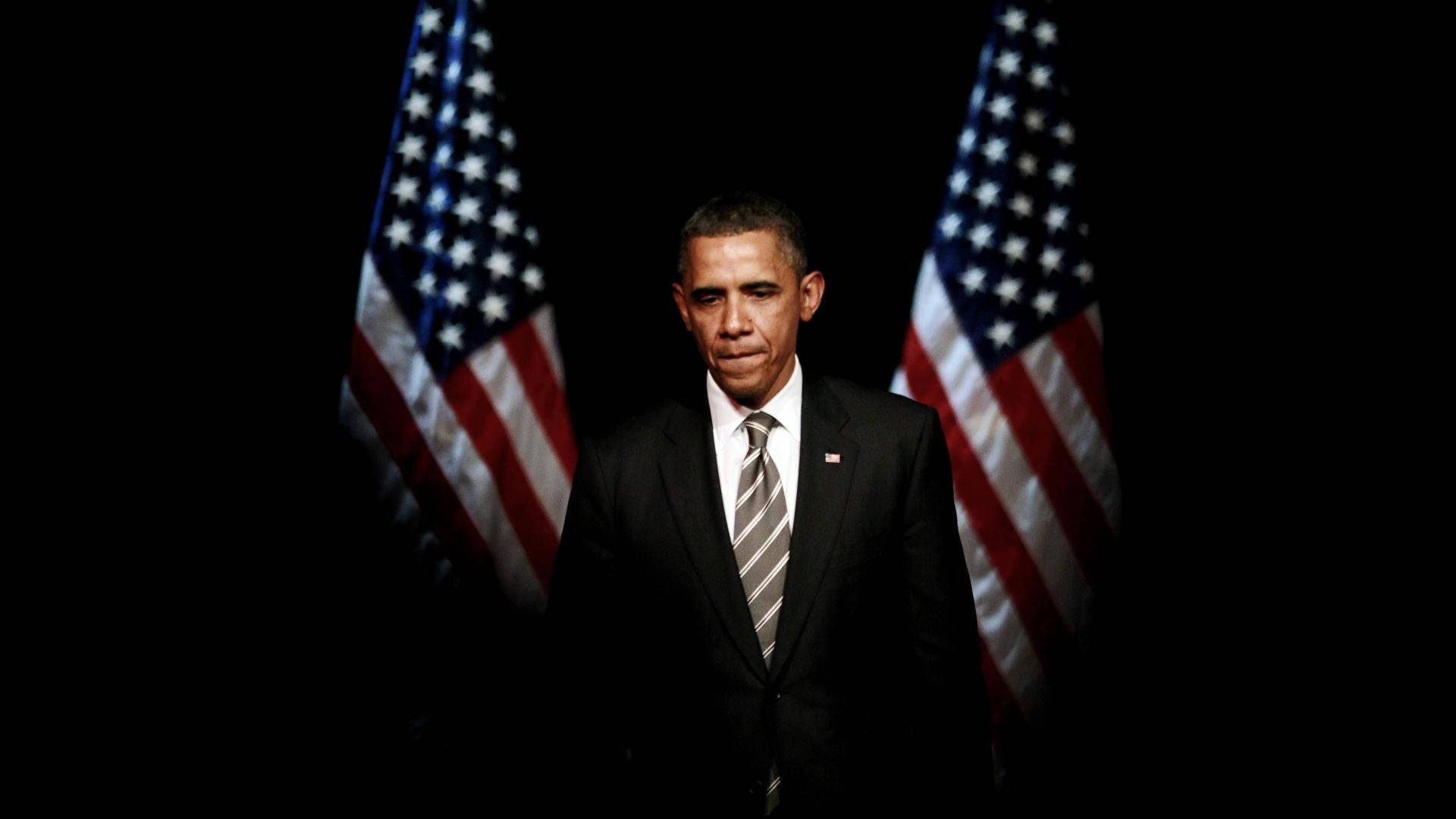 President Barack Obama Addresses A Rally Wallpaper