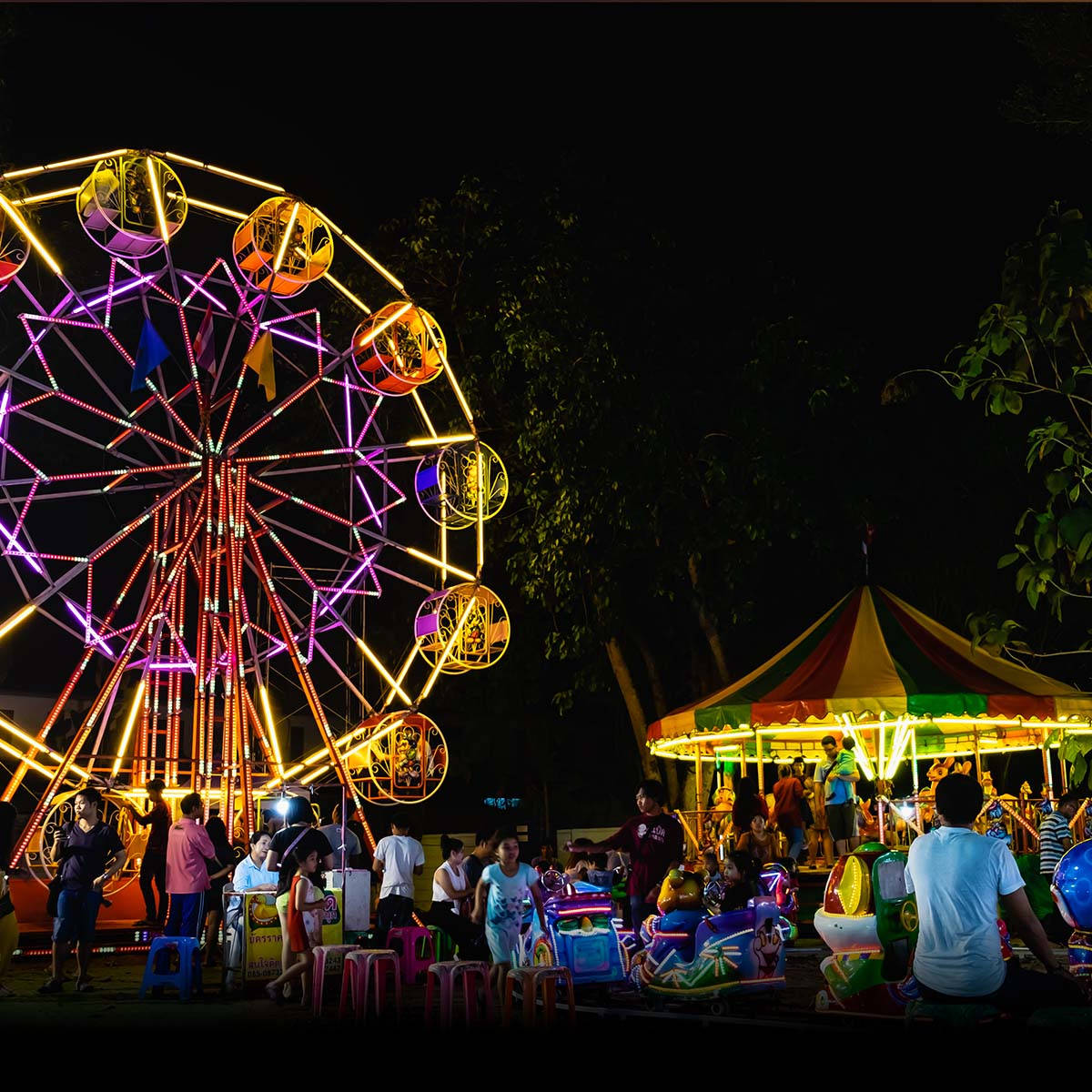 Pretty Ferris Wheel At The Fair Wallpaper