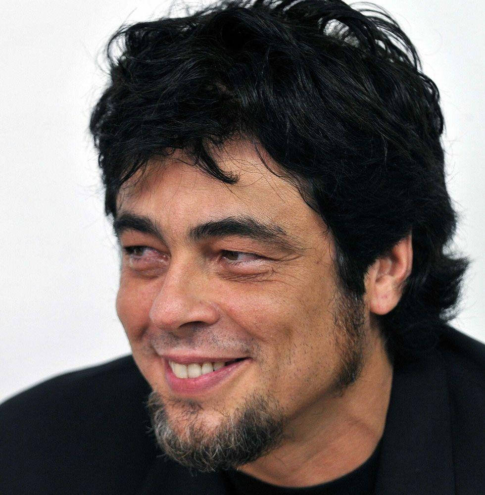 Puerto Rican Actor Benicio Del Toro Headshot Wallpaper