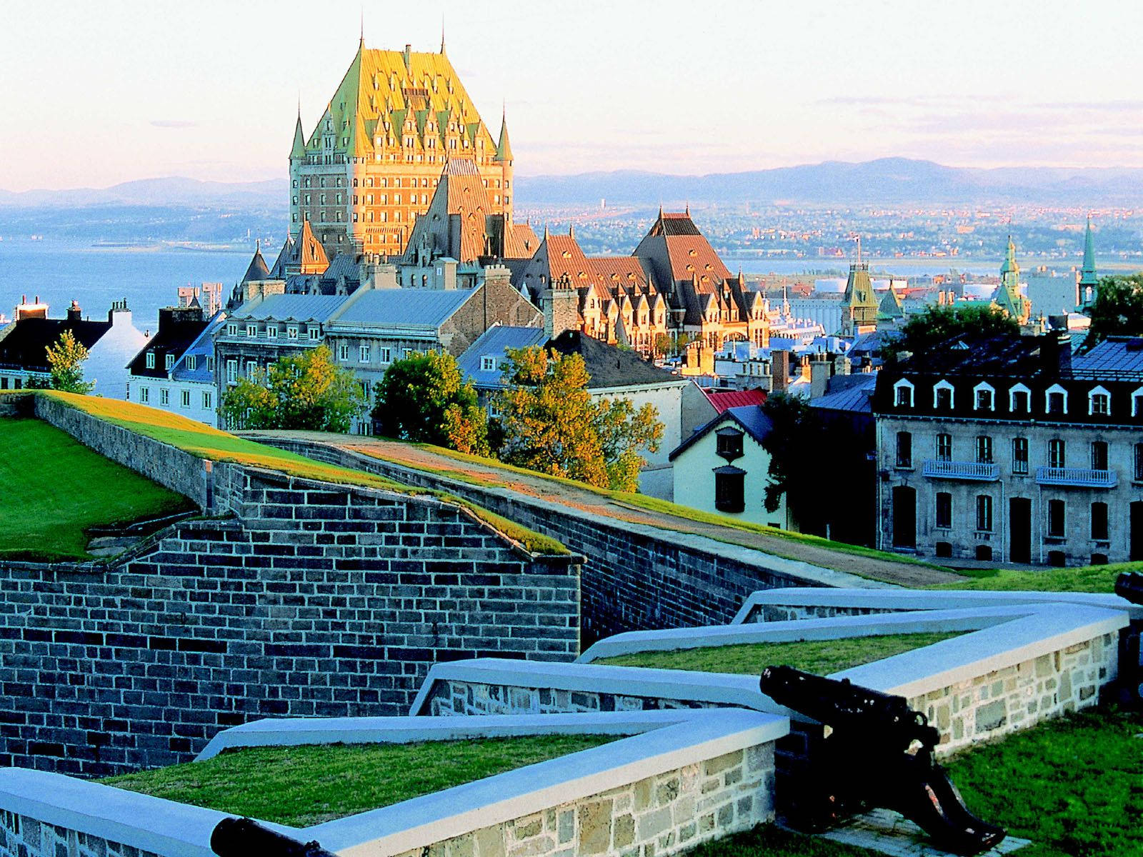 Quebec City Lawn Sunset Wallpaper