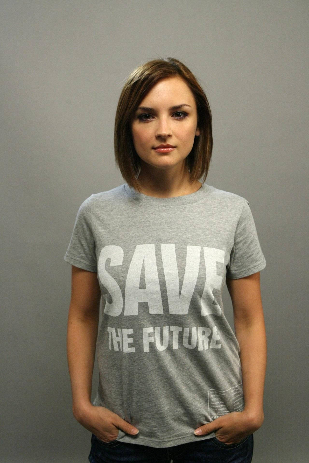 Rachael Leigh Cook In Printed Shirt Wallpaper