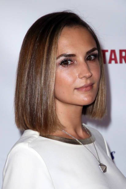 Rachael Leigh Cook White Blouse Wallpaper