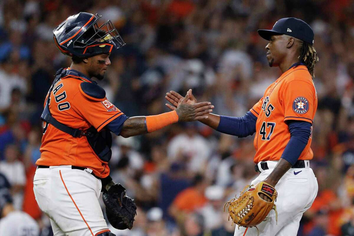 Rafael Montero Shaking Hands With Teammate Wallpaper