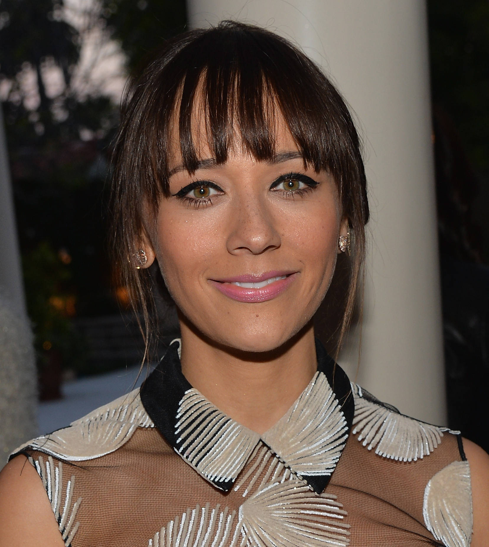 Rashida Jones New Glamour Column Celebration Wallpaper