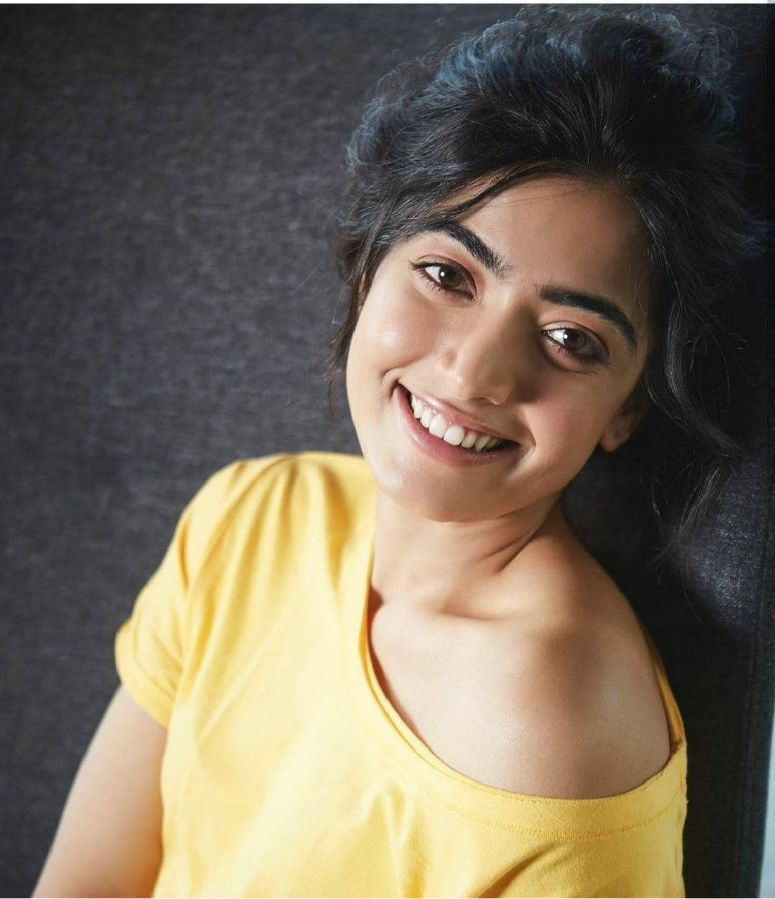 Rashmika Mandanna Hd Yellow Top Wallpaper