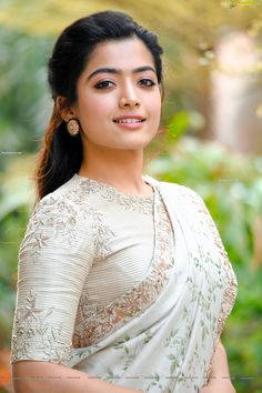 Rashmika Mandanna Heroine Wallpaper