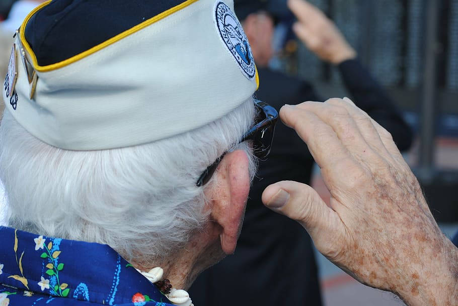 Real Life Pearl Harbor Veteran Salutes Wallpaper