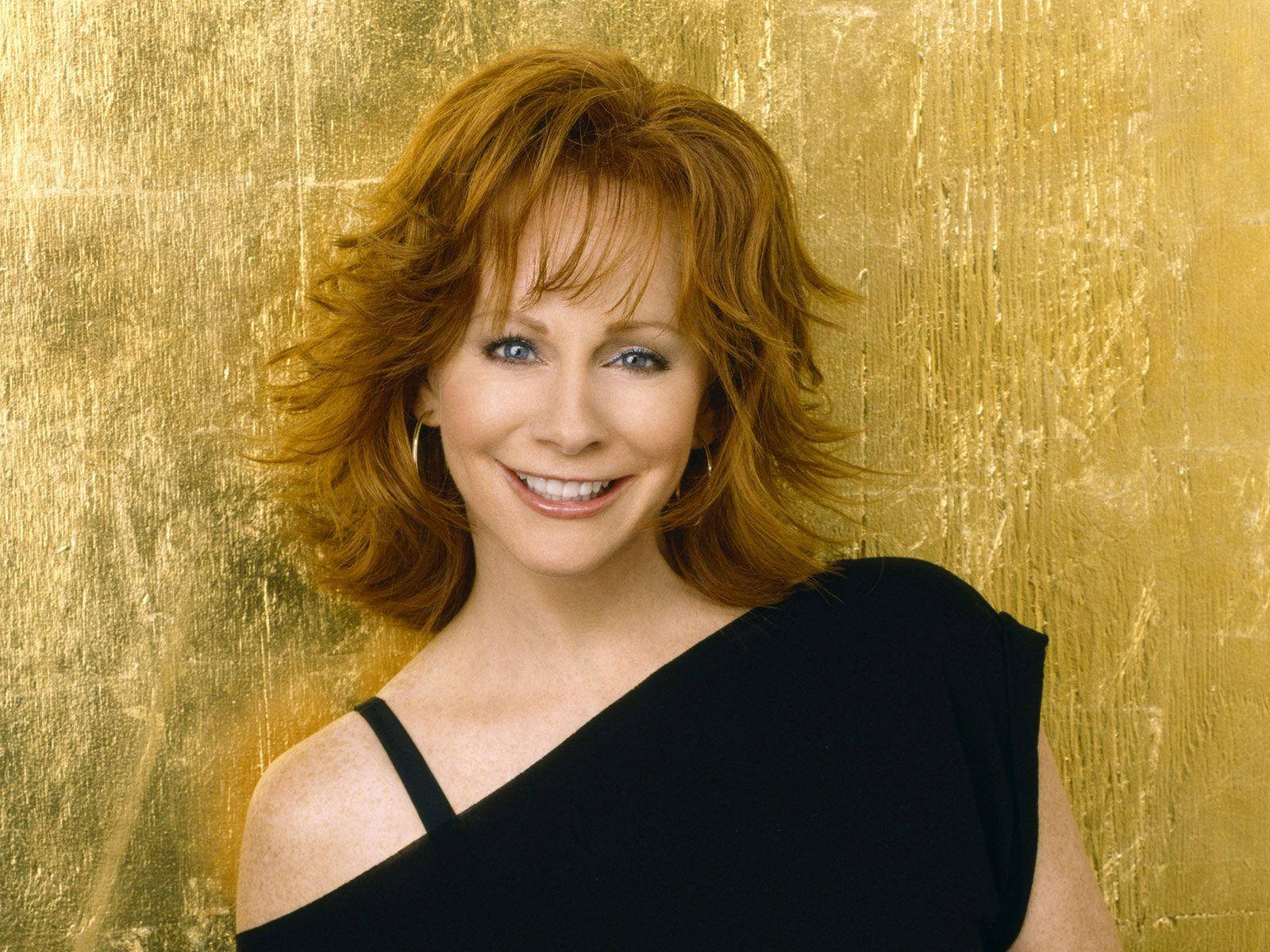 Reba Mcentire Donning A Stunning Black Dress Wallpaper