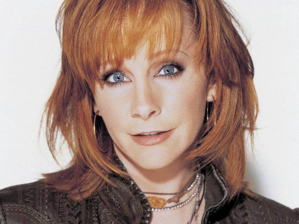 Reba Mcentire Queen Of Country Singer Wallpaper