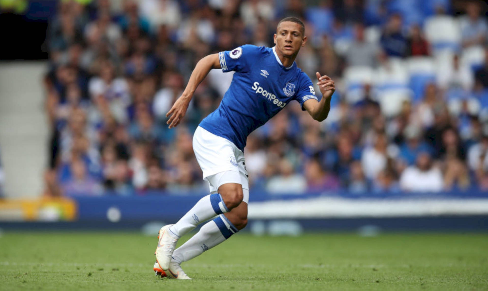 Richarlison De Andrade Running Wallpaper