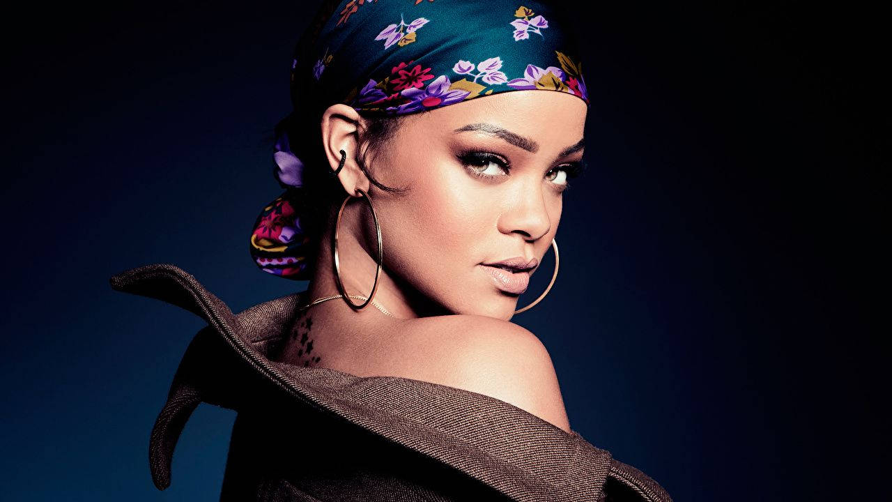 Rihanna In Gypsy Look Wallpaper
