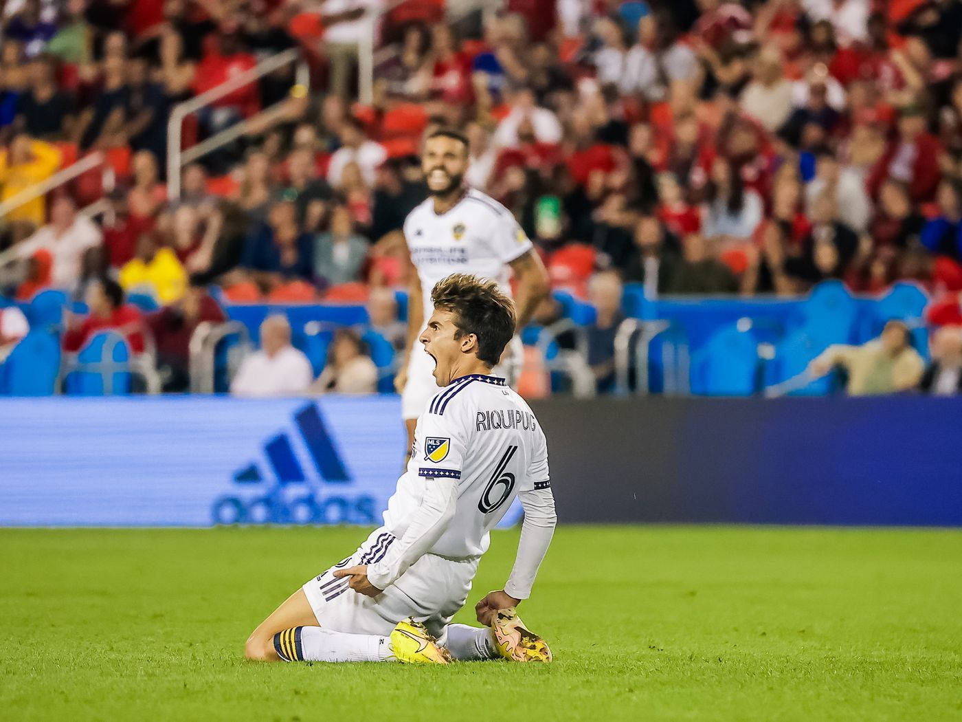 Riqui Puig Kneel Scream Road Draw Toronto Fc Wallpaper