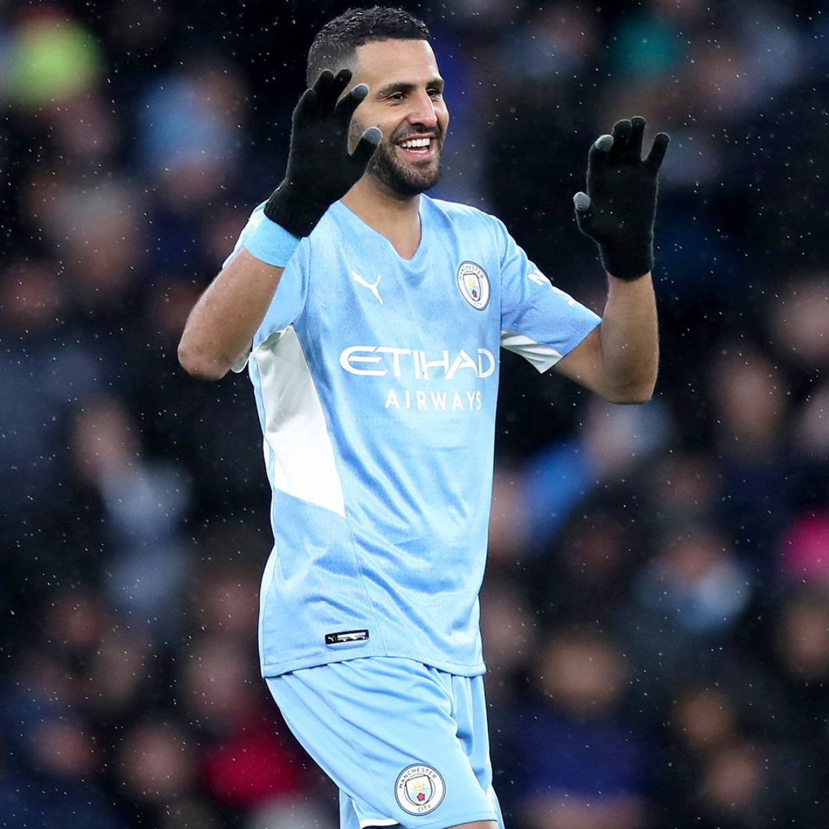 Riyad Mahrez Happy Arms Up Wallpaper