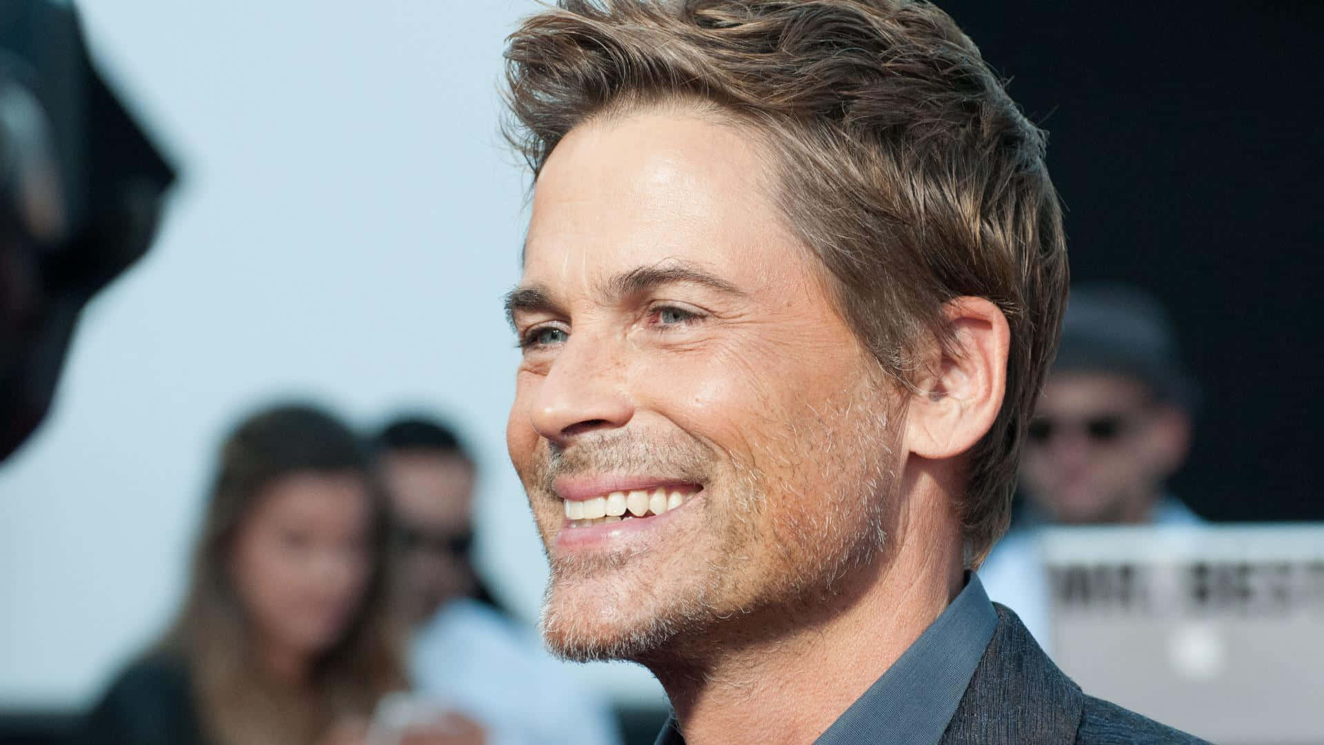 Rob Lowe Looking Dashing In A Crisp White Shirt Wallpaper