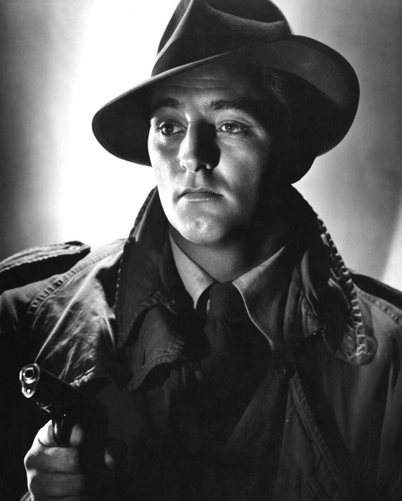 Robert Mitchum Black And White Holding Gun Wallpaper