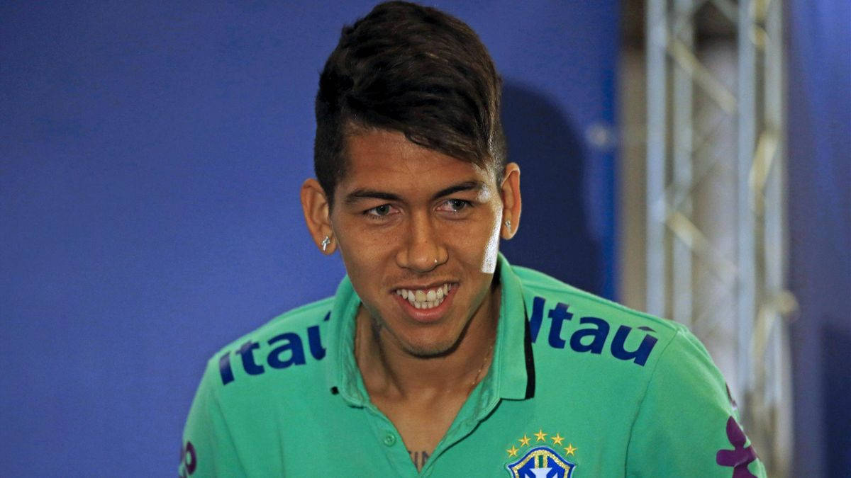 Roberto Firmino Green Shirt Brazil Wallpaper