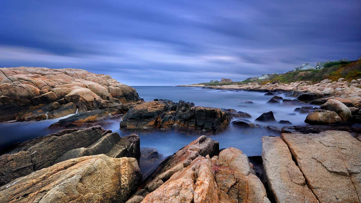 Rocky Shoreline In Rhode Island Wallpaper