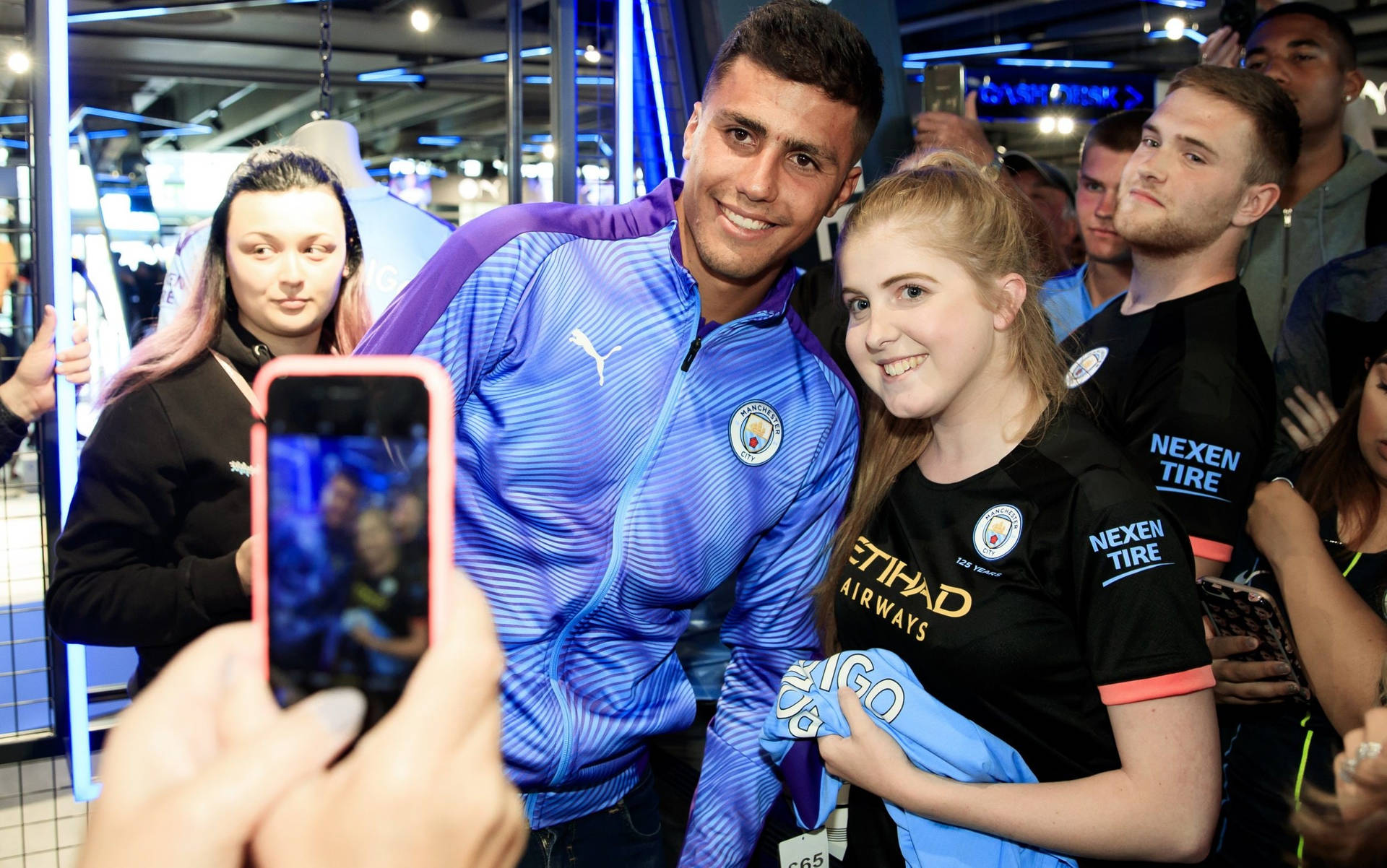 Rodrigo Hernández Cascante Taking Photo With Fan Wallpaper