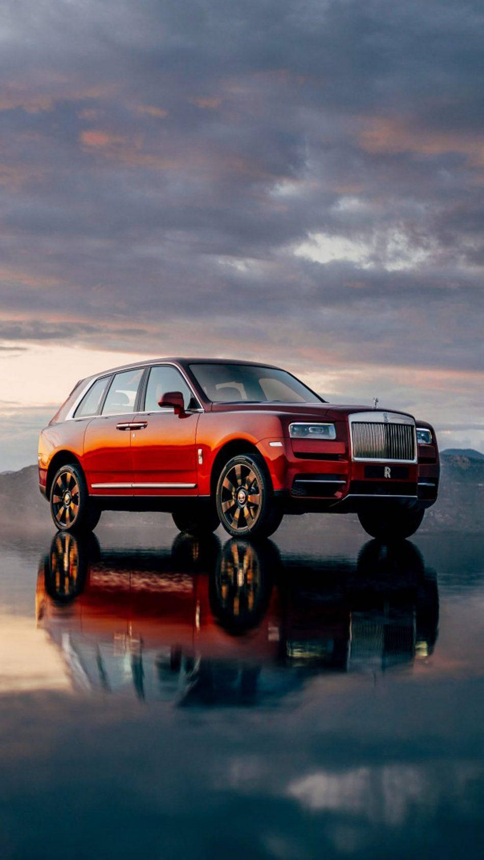 Rolls-royce 4k Cullinan On Water Wallpaper