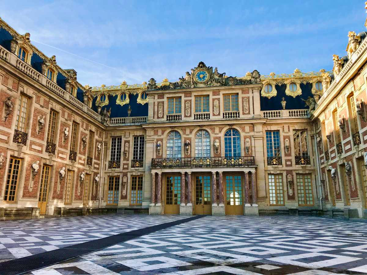 Royal Essence - Diamond Patterned Floor At The Palace Of Versailles Wallpaper