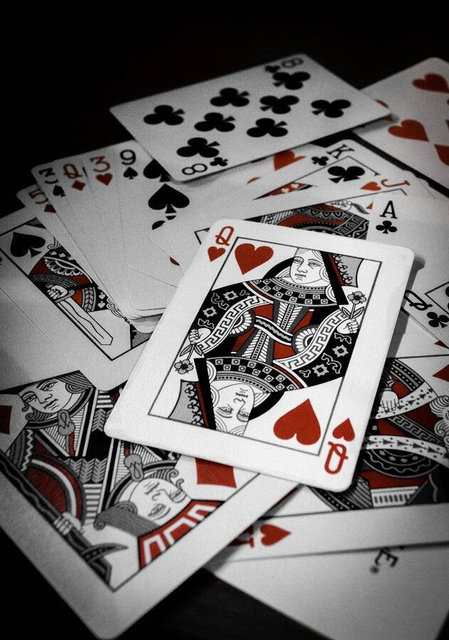 Rummy Queen Of Hearts Card Wallpaper