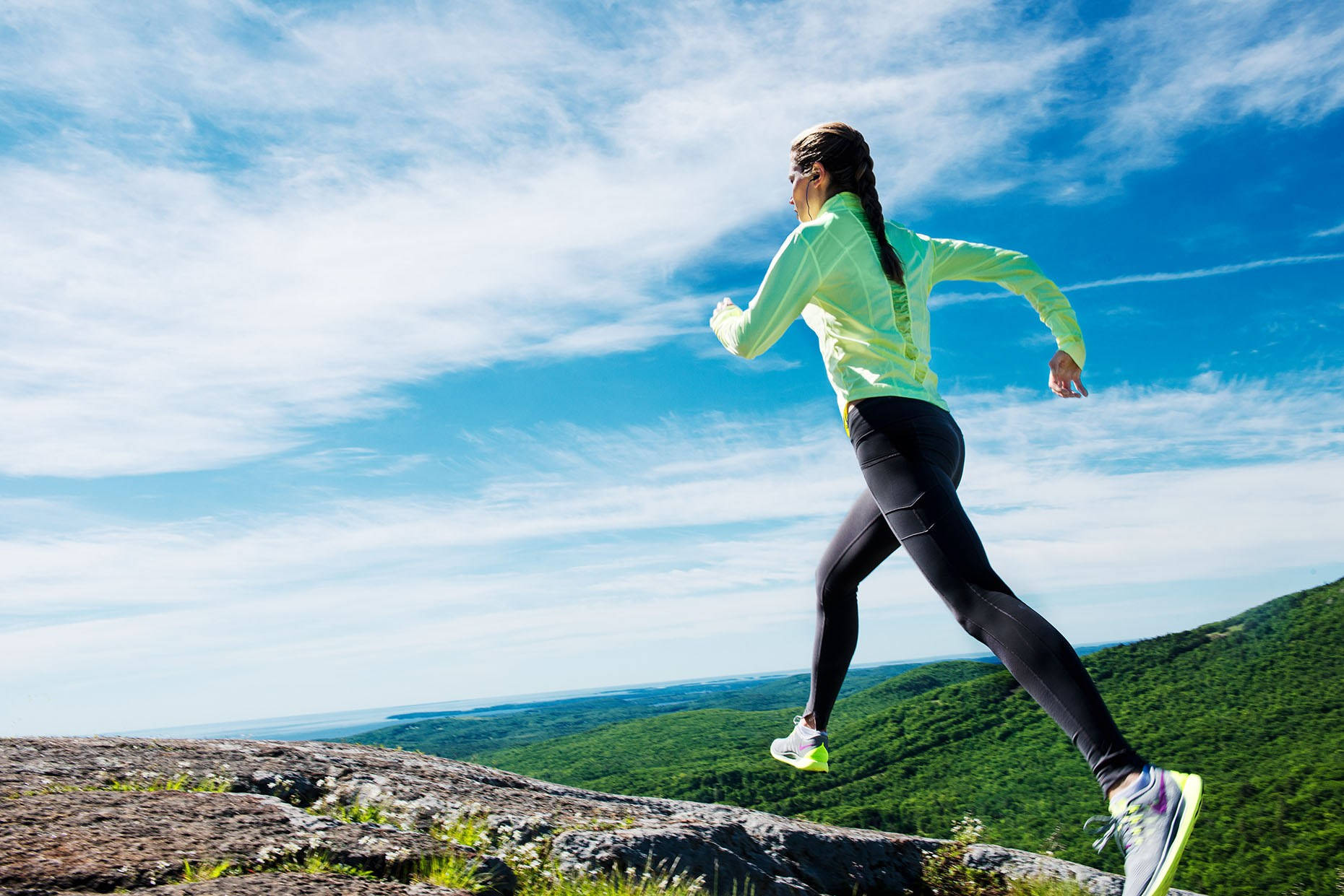 Running Fit Woman Wallpaper