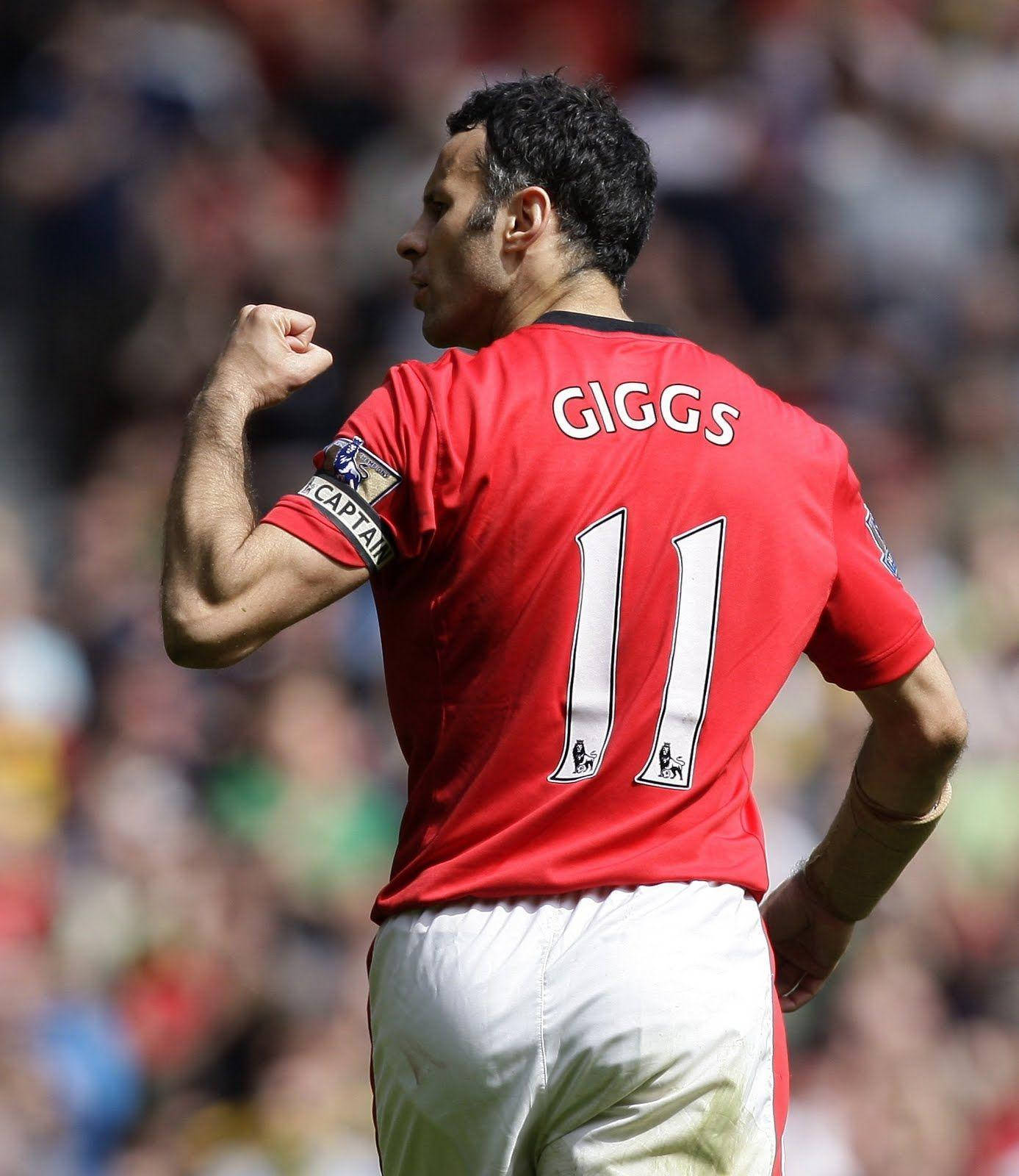 Ryan Giggs Team Captain Number 11 Wallpaper