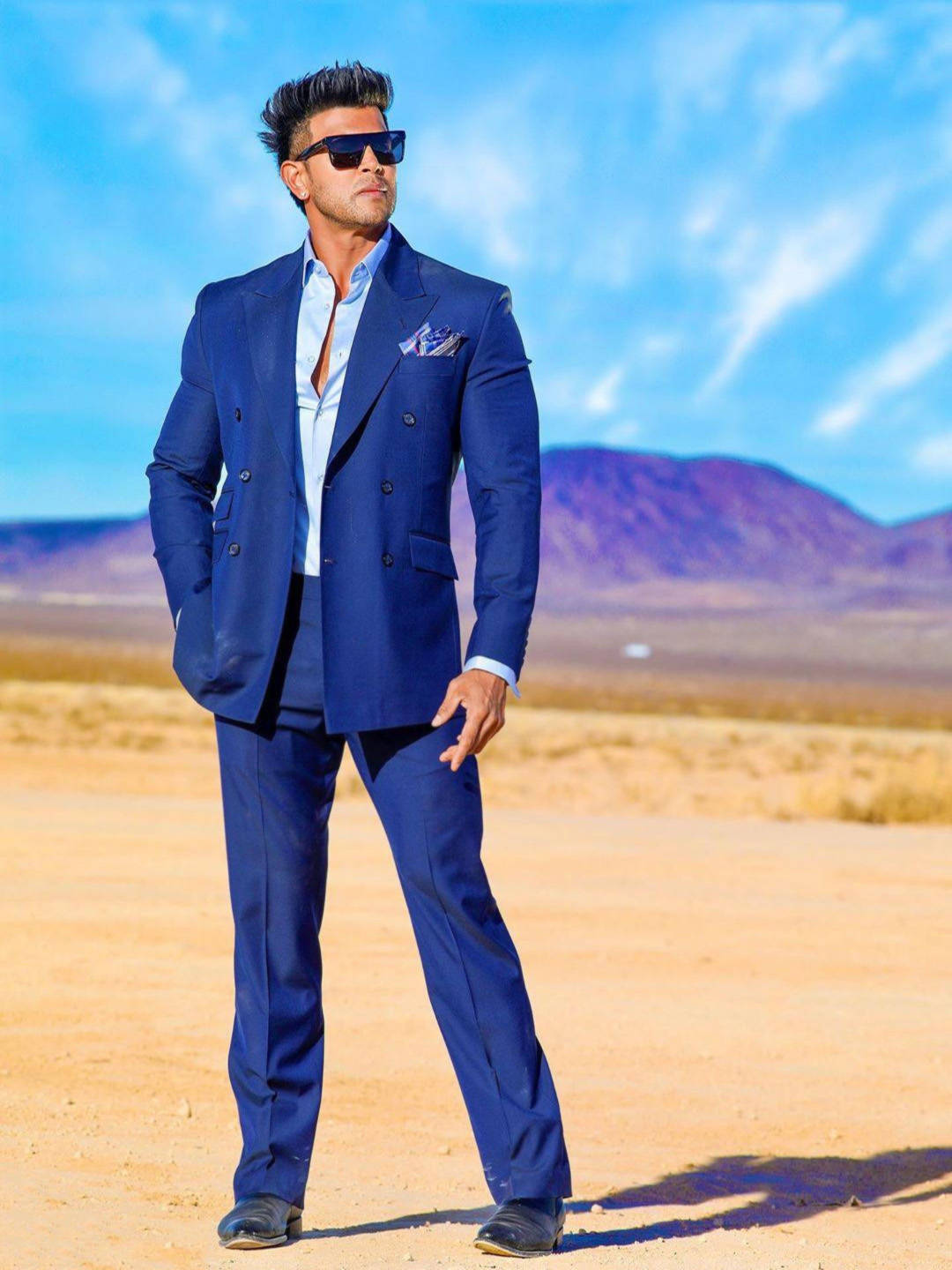 Sahil Khan At Las Vegas Mountain Range Wallpaper