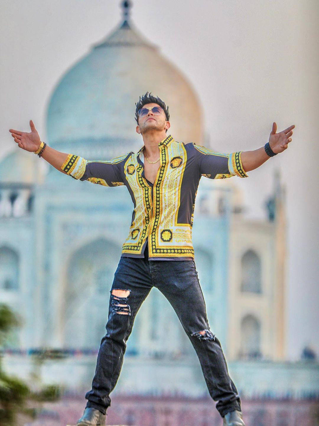 Sahil Khan In Taj Mahal Wallpaper