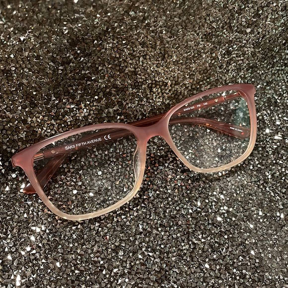 Saks Fifth Avenue Vogue Eyewear Wallpaper