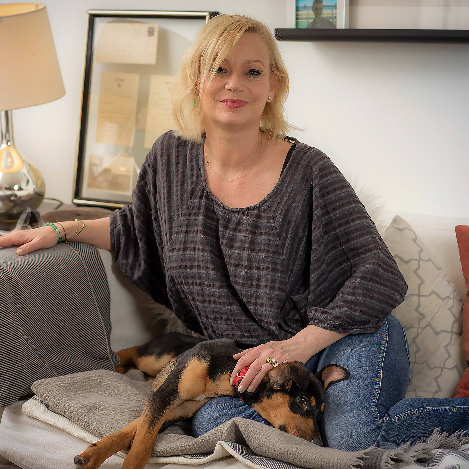 Samantha Mathis With A Dog Wallpaper