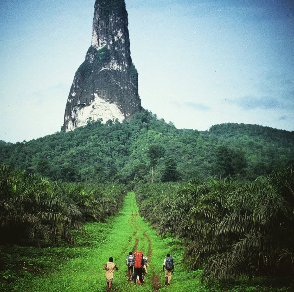 Sao Tome And Principe Cão Grande Peak Wallpaper