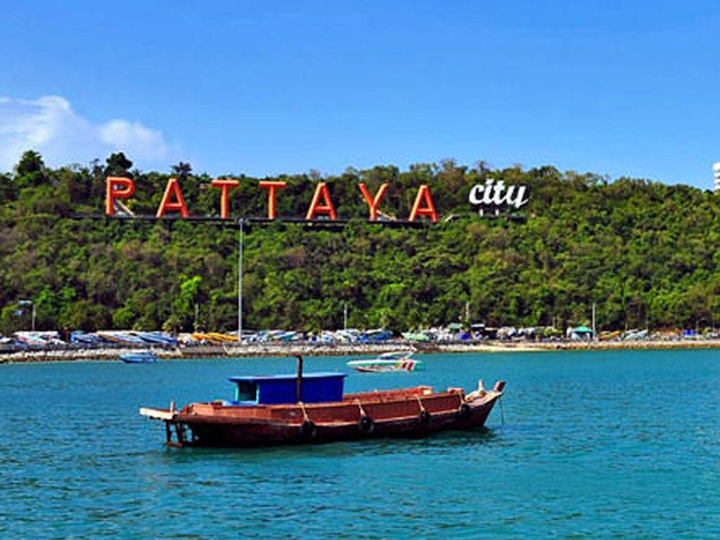 Scenic View Of A Traditional Boat Docking In Pattaya City Wallpaper