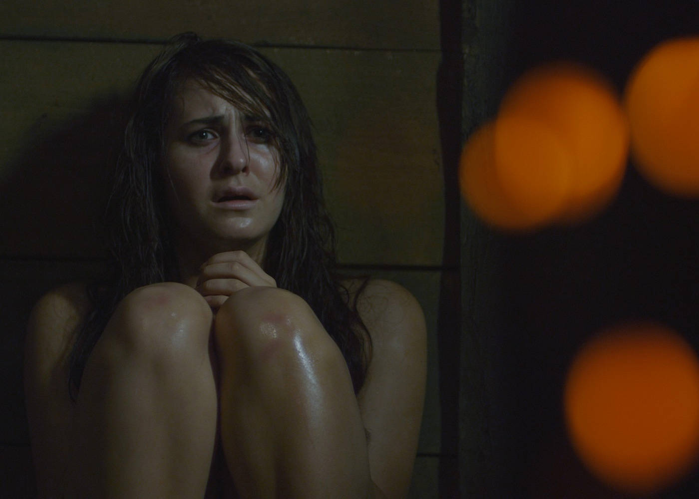 Scout Taylor-compton Scared And Hiding Wallpaper