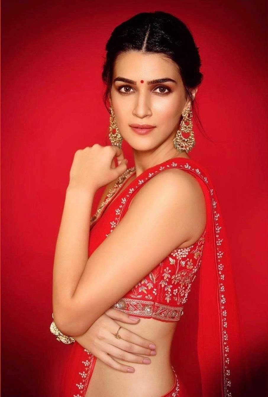 Seductive Kriti Sanon Hd Wallpaper