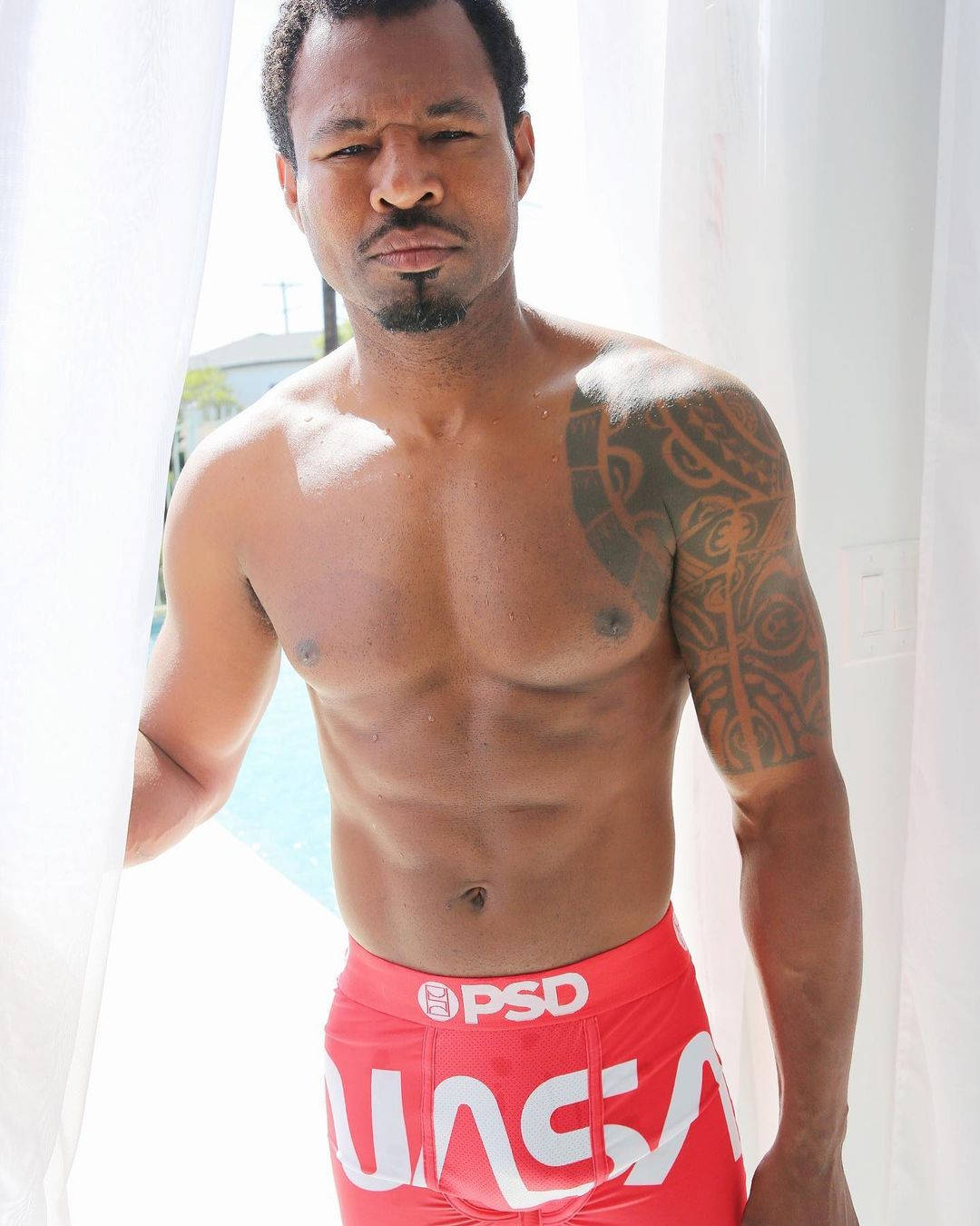 Shane Mosley Posing At Home Wallpaper