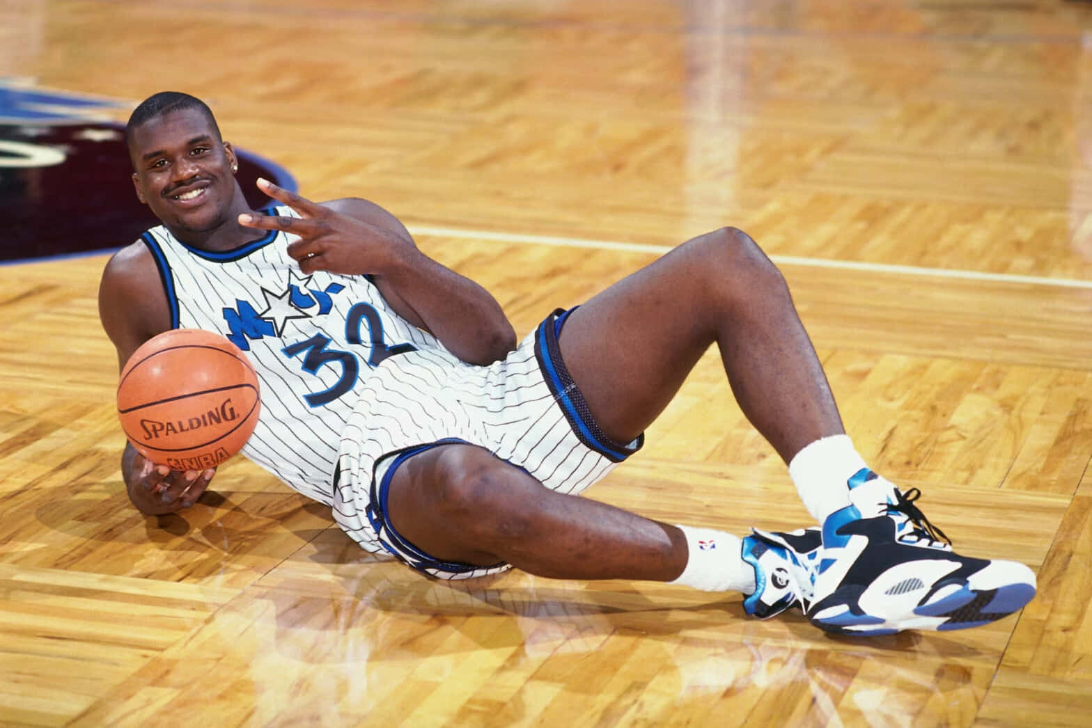 Shaq Reclining Court Pose Wallpaper