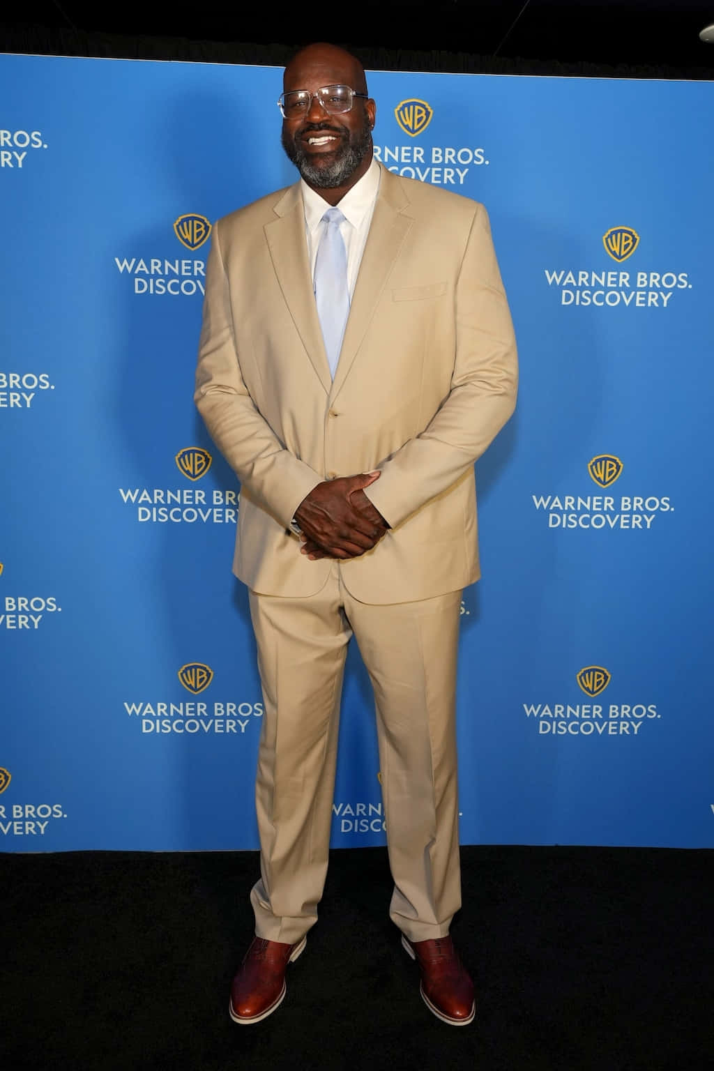 Shaqin Beige Suitat Event Wallpaper