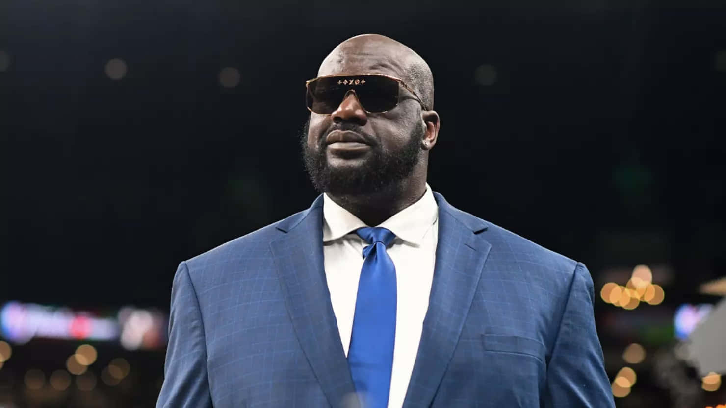 Shaqin Blue Suitand Sunglasses Wallpaper