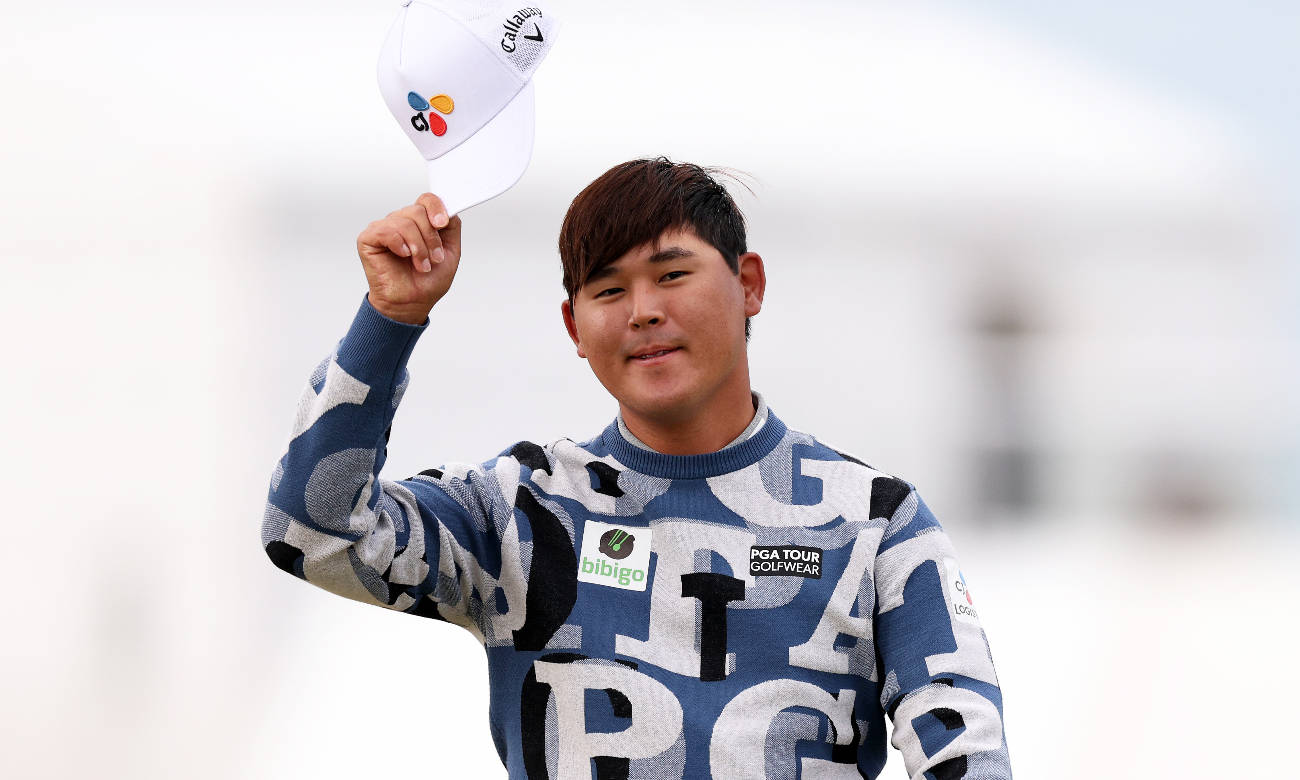 Si Woo Kim Fixing His Cap Wallpaper