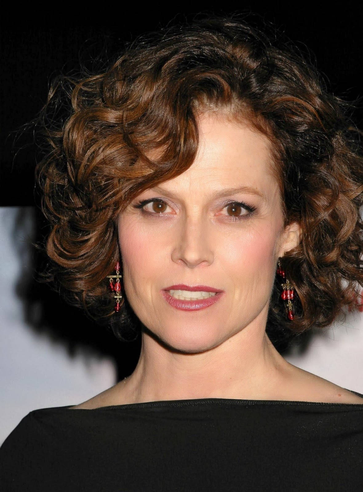 Sigourney Weaver A Map Of The World Premier Wallpaper