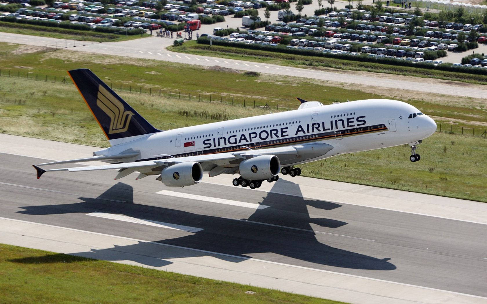 Singapore Airlines Runway Cars Wallpaper